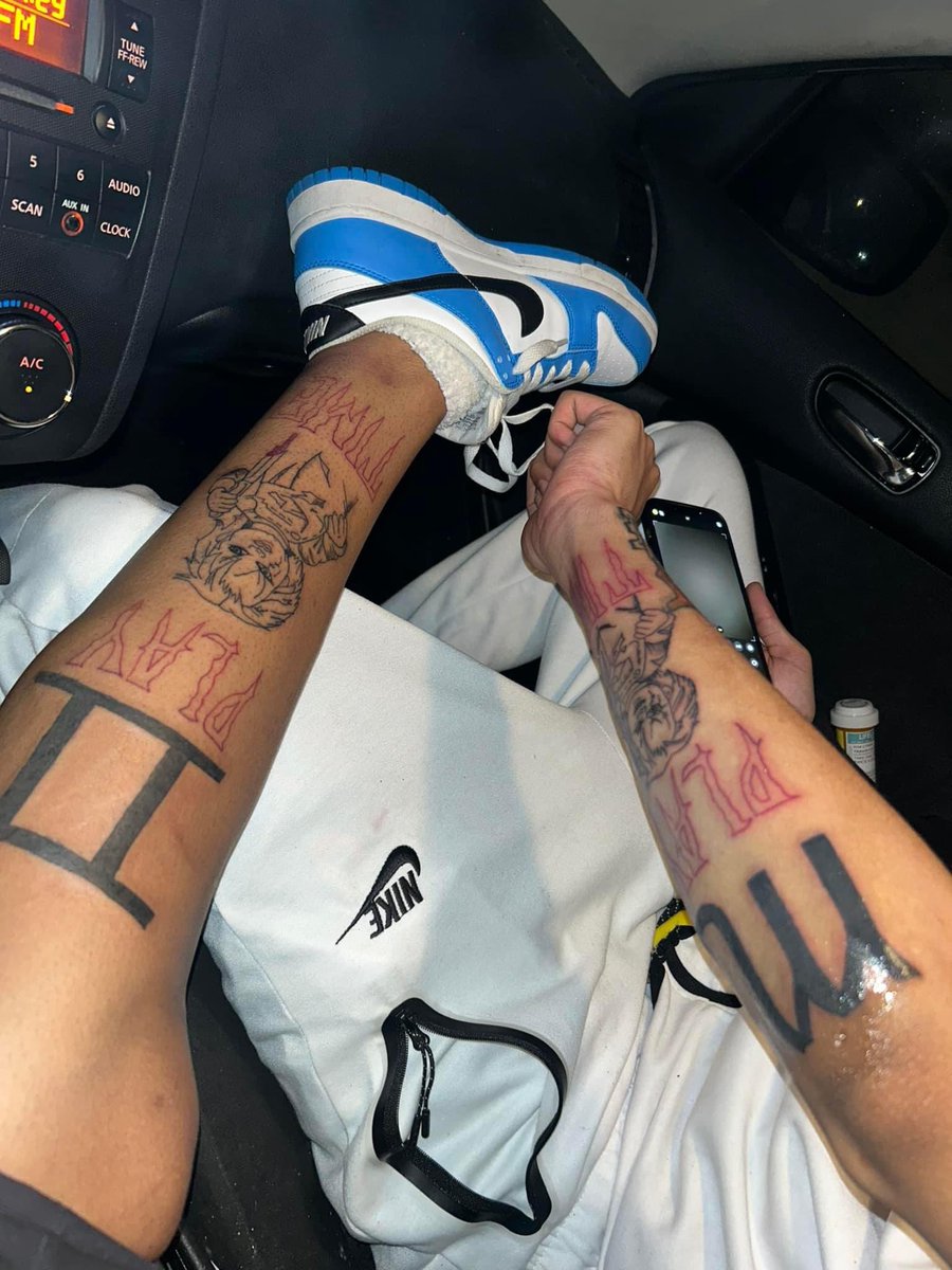 CyberrSlxt's tweet photo. You still haven’t booked your tattoo appointment with me? the wyd??? https://t.co/VigJetHISv