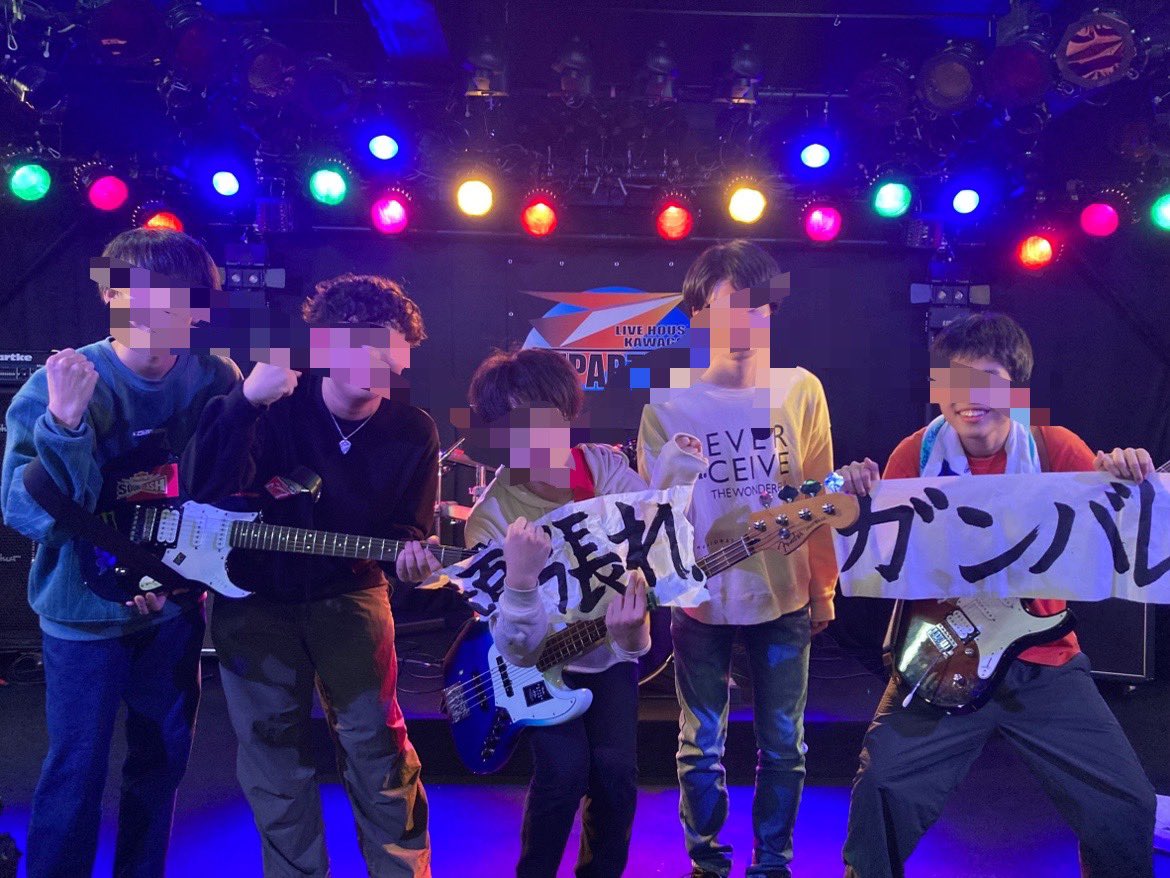 PUSHSTART11's tweet image. 川高×川女共学ライブ
1.飛行艇/King Gnu
2.ノールス/シンガーズハイ
3.人にやさしく/THE BLUE HEARTS
〜アンコール〜
4.リンダリンダ/THE BLUE HEARTS
5.サクラ咲ケ/嵐

大トリでしたすごい楽しかったです！
来てくれた方ありがとうございました！