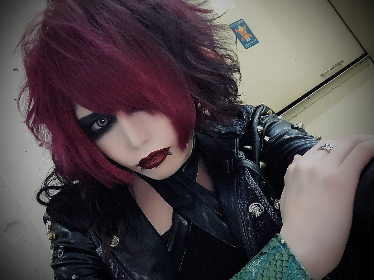 sana_tksg's tweet photo. 1.8
名古屋 ELL
森羅万象 ありがとう。

最高な2日間だった。
帰りたくない。

名古屋まじであついわありがとう。

ラスト東京。
沈めて魅せる。

巽さんと沢山話せた。
かっこいい背中はデカすぎた
思いを伝えるのはそんな容易いものじゃないけど、俺は俺を貫く。

EVEありがとう。 https://t.co/LBKXGSTTtV