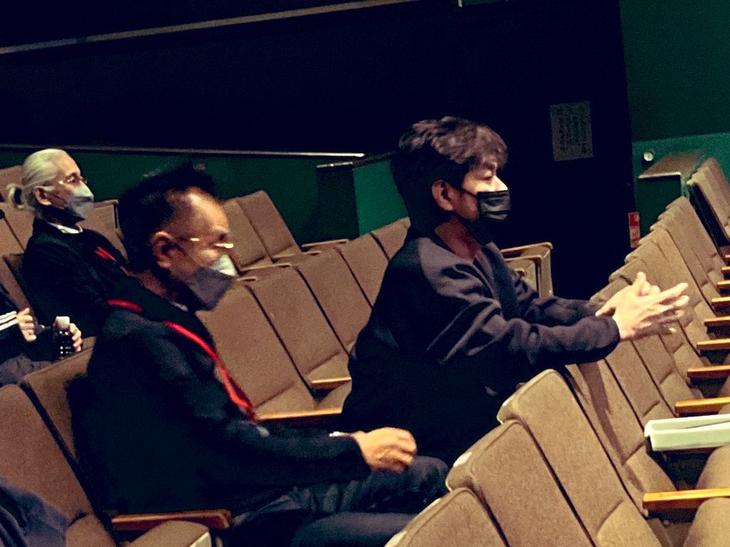 katsuhideuekusa's tweet photo. 素敵なレビューショーになってます😆
初日おめでとう！

衣装カラーで載せちゃったと思ってモノクロにしたけど、白は白だねw

#ふたつの風 https://t.co/j5EmpkNk8W