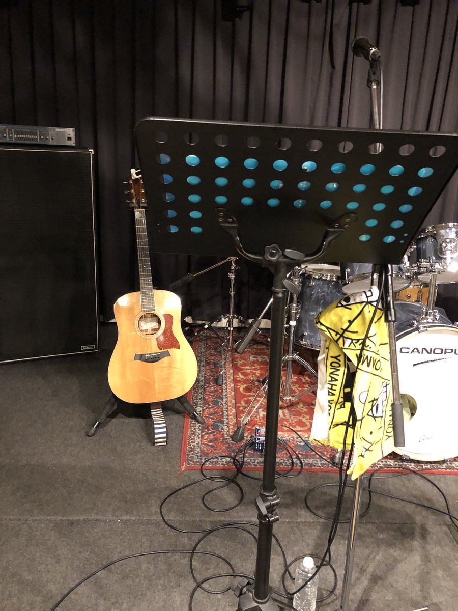 skmkpurin's tweet photo. ギターの弾き語りライブ GOB 良かったわ!優しく包まれて、元気もらえて、帰り道 身体もポカポカです。また 聴きに行きたい! #GOB #與那覇良大 #fullfullfull https://t.co/1QKHIxjyAW
