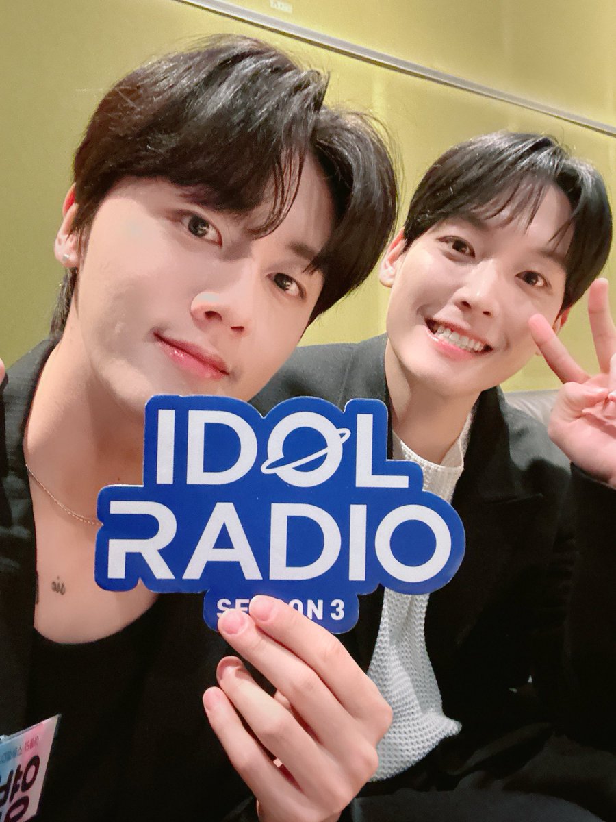 idolradiokorea's tweet photo. 잠시 후 9시, 아이돌라디오3 #ep135_DKZ 라이브 스트리밍 방송이 시작됩니다 (with. 스페셜DJ SF9 영빈&amp;인성)

📲 MBC RADIO 공식 Youtube 채널에서 라이브 스트리밍
https://t.co/u4wiRBFZZD

@radiombc @SF9official @dkz_dy https://t.co/Gg2sC1JJNl