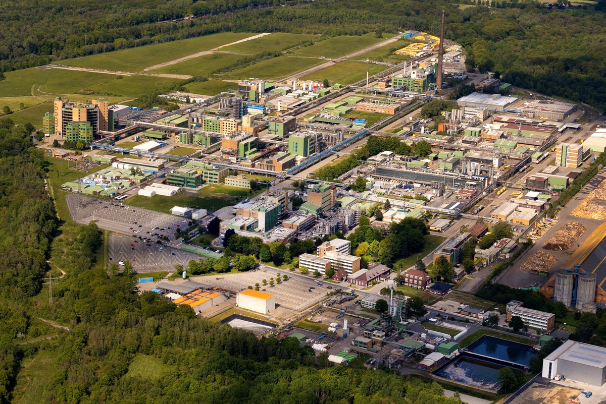 Bayer im Dialog (@bayerdialog) on Twitter photo Gemeinsam mit mit <a href="/EON_Presse/">E.ON Presse</a> , Iqony und <a href="/westenergie/">Westenergie</a> bringen wir sichere, saubere und bezahlbare Energie ⚡️ voran und prüfen die Machbarkeit eines Wasserstoff-Clusters in Bergkamen. iqony.energy/presse/iqony-b… Gemeinsam mit mit <a href="/EON_Presse/">E.ON Presse</a> , Iqony und <a href="/westenergie/">Westenergie</a> bringen wir sichere, saubere und bezahlbare Energie ⚡️ voran und prüfen die Machbarkeit eines Wasserstoff-Clusters in Bergkamen. iqony.energy/presse/iqony-b…