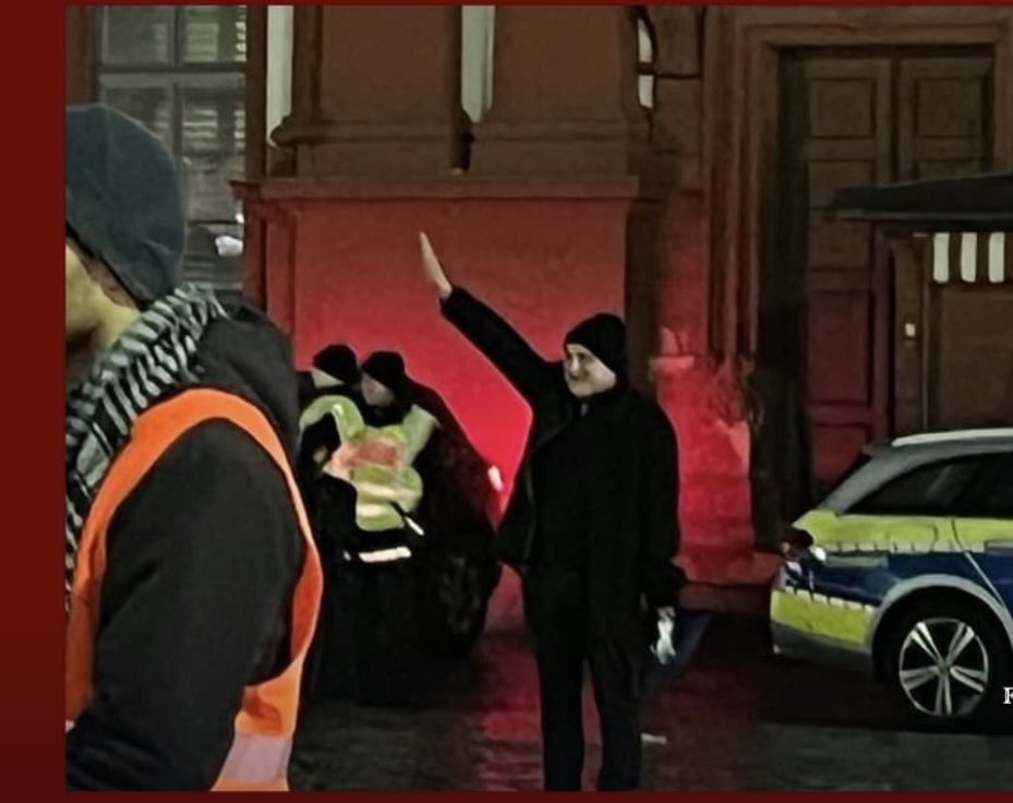 QudsNen's tweet photo. According to journalist James Jackson, a man did a Hitler salute against a pro-Palestine protest in Mannheim, Germany, however, German police did not react. https://t.co/n7t2n0HbY3