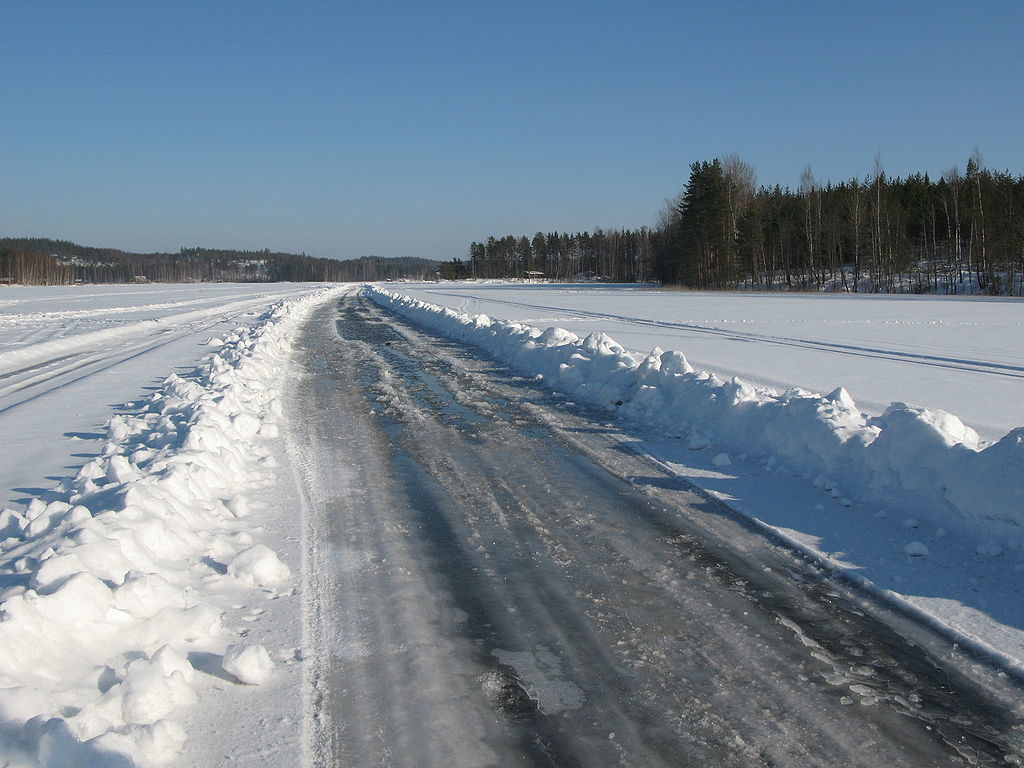 innservices_'s tweet photo. #DYK road salt affects our streams, lakes and rivers through runoff? Chemicals in the road salt can pose threats to our drinking water systems and aquatic life living in our source waters 🌊 Learn about alternatives you can use today, visit https://t.co/6qWiasOUiC https://t.co/JzvvsXNga6