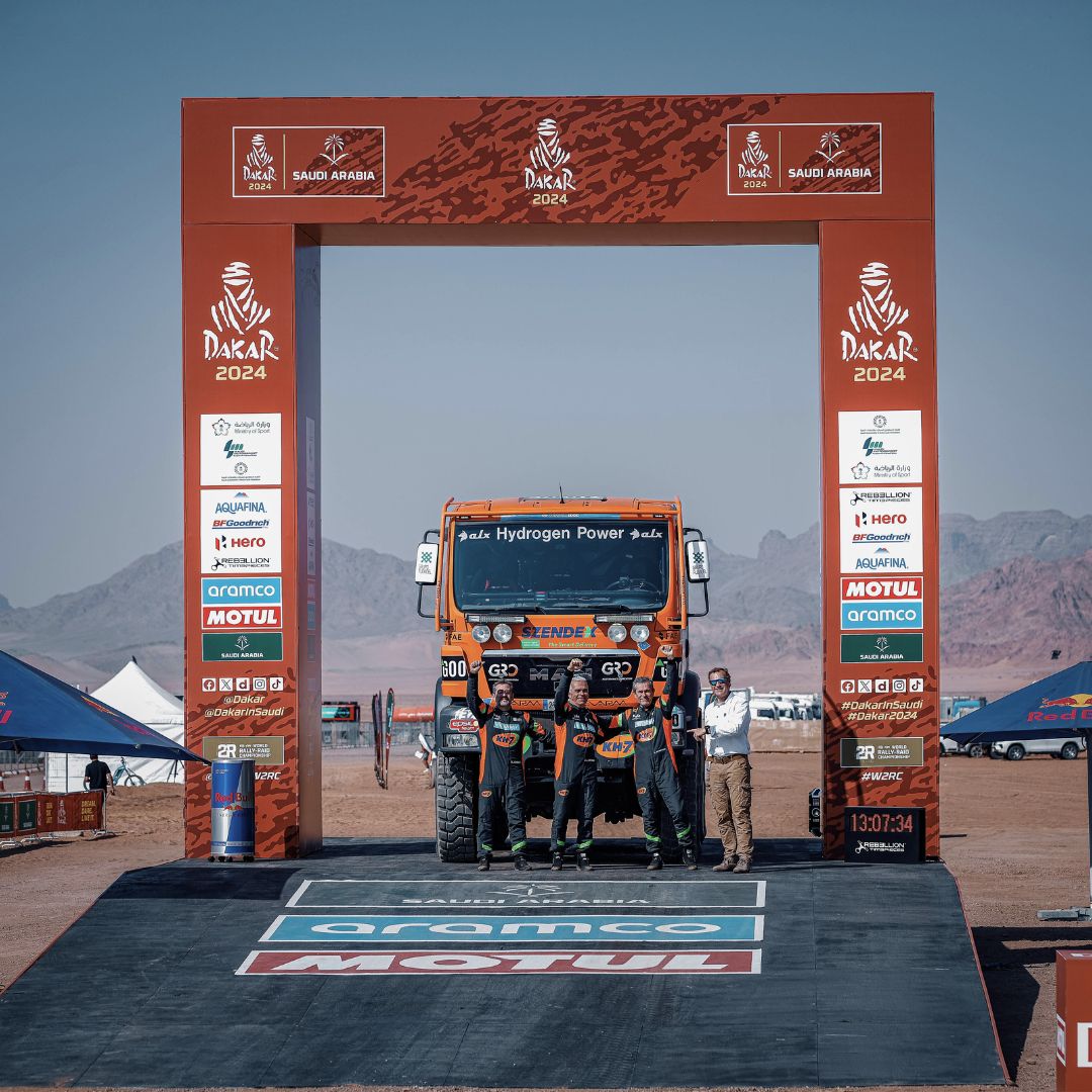 GloobalRenting's tweet photo. 🌟 Por segundo año consecutivo, #Gloobal colabora con KH-7 ECOVERGY, el primer camión del #rallyDakar que corre con hidrógeno.
🔝 Este fin de semana el equipo español ha superado con nota el debut de la categoría Mission 1000.
#kh7sport #innovacion #sostenibilidad #rally https://t.co/JOrKPZGIiL
