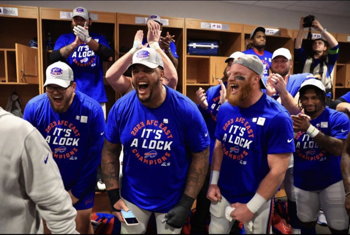 Love this photo of <a href="/DDawkins66/">Dion Dawkins</a> and <a href="/44_Matakevich/">Tyler Matakevich</a>.