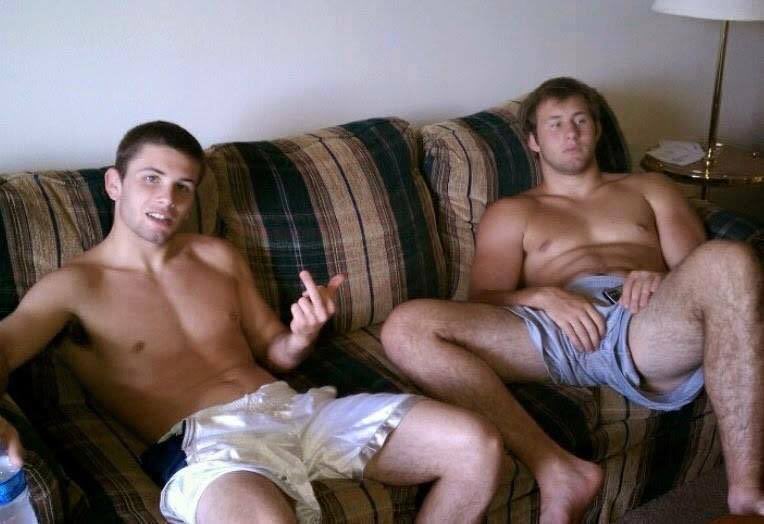 bird buds
#MemoriesMonday #straightdudes