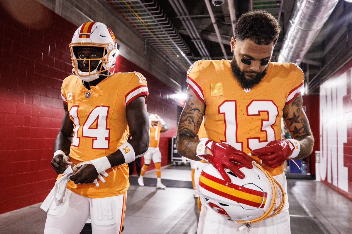 andrew_holman2's tweet photo. The NFL’s only set of teammates with 1,000+ yards receiving each in each of the last 3 seasons (2021-23). 

Mike Evans &amp; Chris Godwin 

#GoBucs | @MikeEvans13_ @CGtwelve_ https://t.co/jiCZRQAhMG