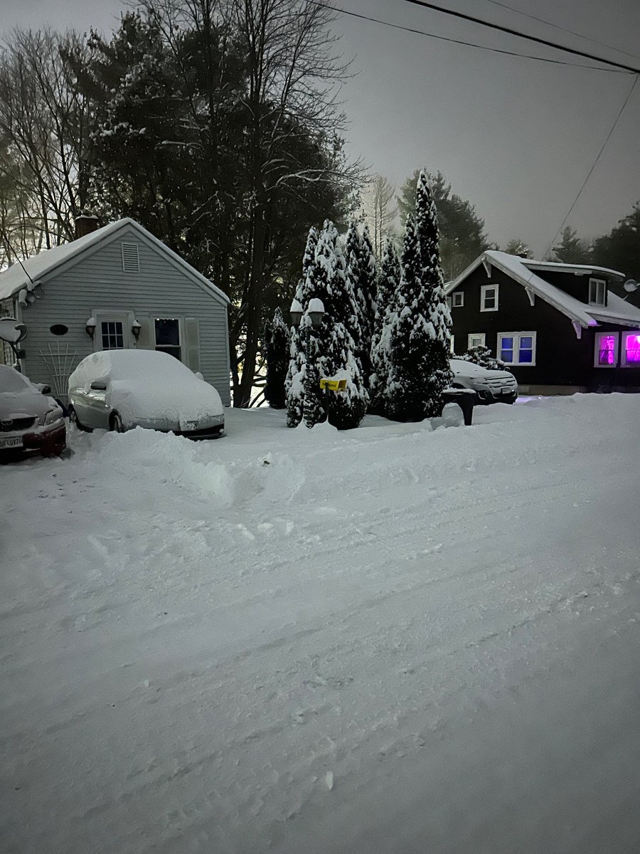 wins_ne's tweet photo. Absolute fluff bomb everywhere you look in Southwestern Maine. I think I’m in love.😍❄️

Gonna be VERY close for Wednesday’s storm, in terms of whether it’s net-gain or net-loss for the interior. Map for that coming soon. #wickedweather #maine @MESNOWman1 https://t.co/MRbdvN9Gvk