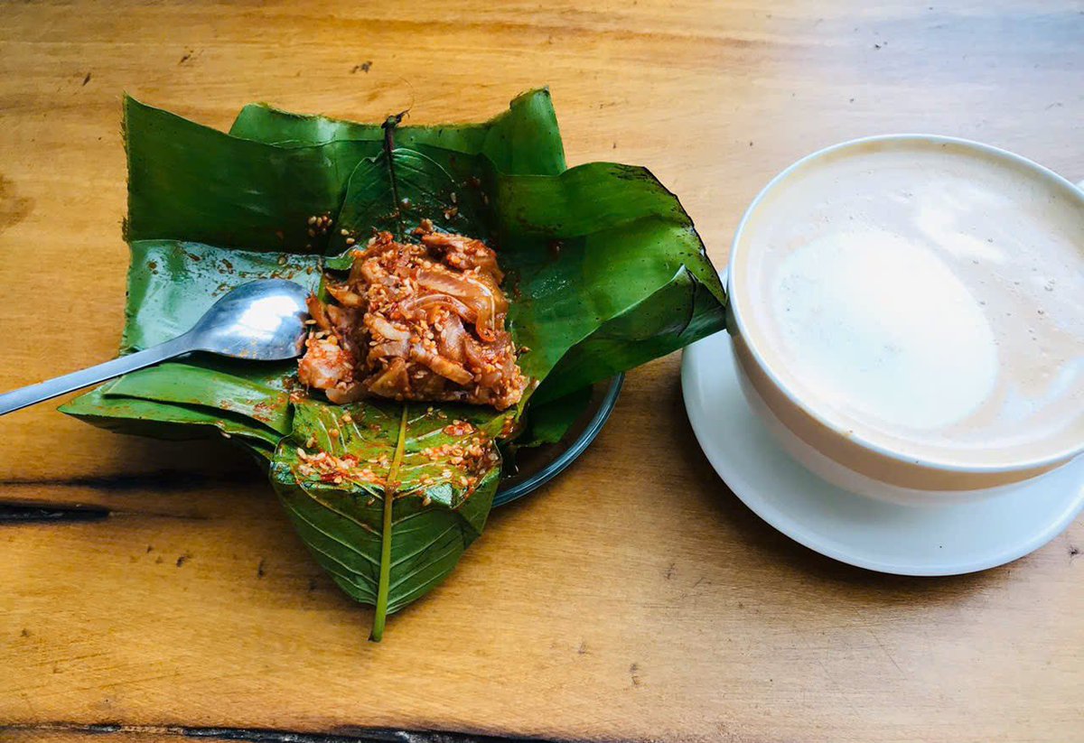 VietHidden's tweet photo. Cái giá của hạnh phúc là ràng buộc 🍃
Cái giá của tự do là cô đơn 🍁

Gì cũng có giá hết á. Tré nhà em cũng rứa, muốn an toàn không chất bảo quản thì không để ngoài được lâu, mọi người nhận hàng thì nhớ bảo quản tủ lạnh ngăn mát, ăn tầm được 10day vô tư.

Mà nhiều khi chưa hết 1 ngày đã thấy hao hao rồi 😂