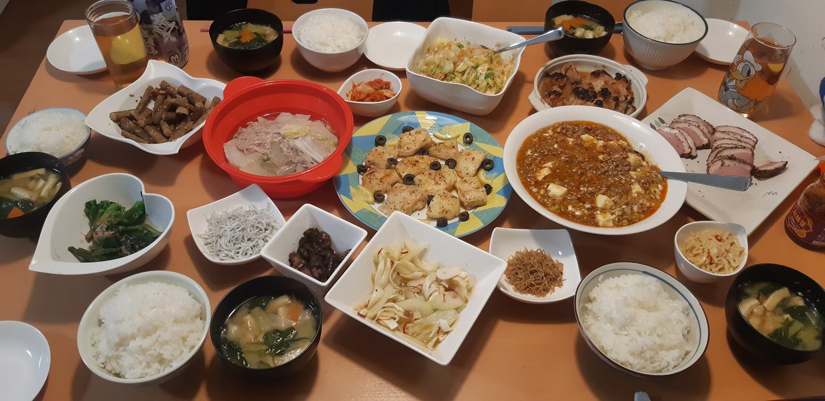 1212reia810's tweet photo. 今夜の #夕飯🍴しらす&amp;京都で買った #祇園やよい のちりめん山椒+ #京都西利 のしば漬け&amp;穂先メンマ&amp;白身魚のレモンソース焼き&amp;麻婆豆腐&amp;ターサイと油揚げのお味噌汁&amp;残り物達～🥰今日は #富士山🗻の麓の街で芯から冷えちゃった～🥶皆様も暖かくしてお休み下さいねꕀ😴
#おうちごはん
#お腹ペコリン部 https://t.co/fNcd02IKqn