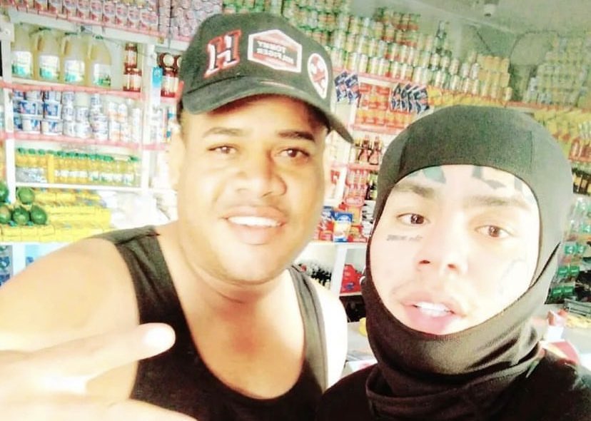 *Dominicano: Tekashi no va a volver a pisar RD, aquí no lo queremos*

Tekashi en un colmado: