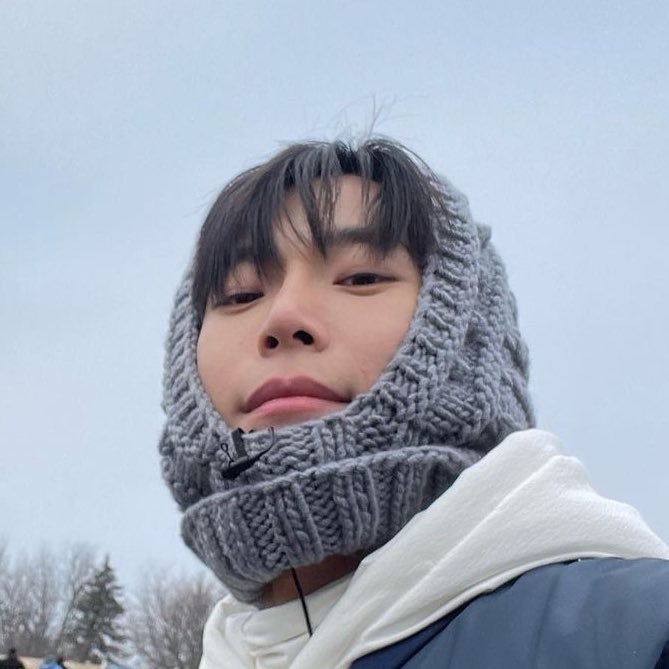 haemjjitokki's tweet photo. January 2023 🩵                        January 2024 🤎 https://t.co/FvkILZa0zi