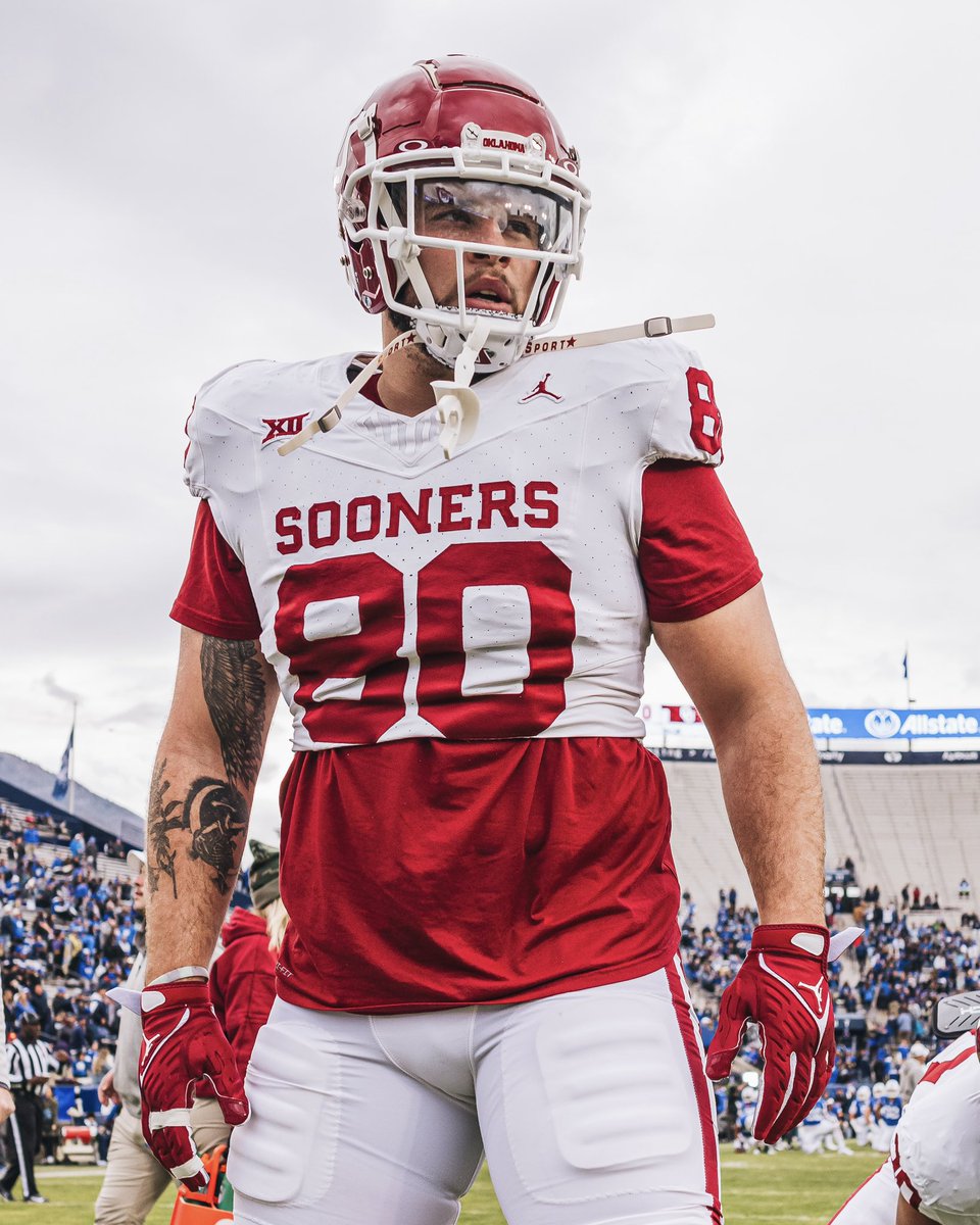 OU_Football's tweet photo. Happy birthday @_dellron! 

#OUDNA https://t.co/9zhGxOUes6