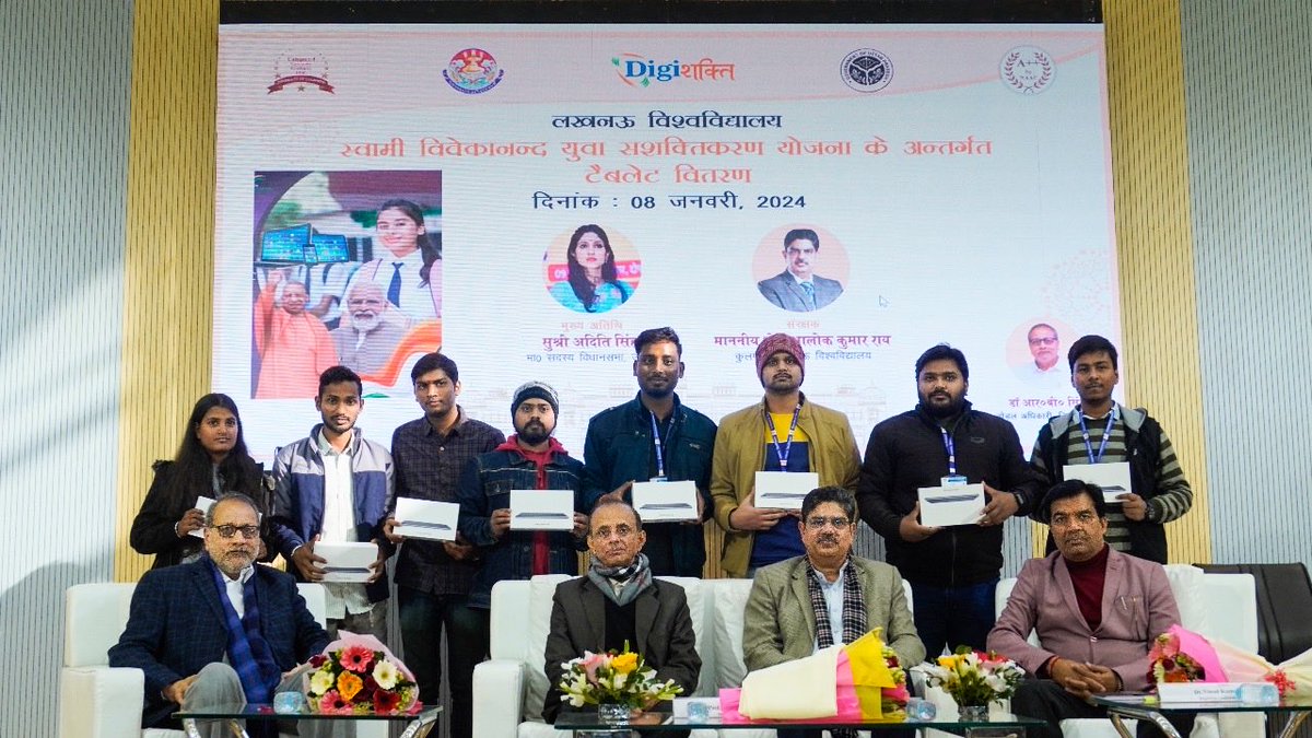 profalokkumar's tweet photo. Participated in Tablet distribution to https://t.co/8IpjV2wnJv students under DigiShakti program in the university today. https://t.co/BtVkaeWlE5