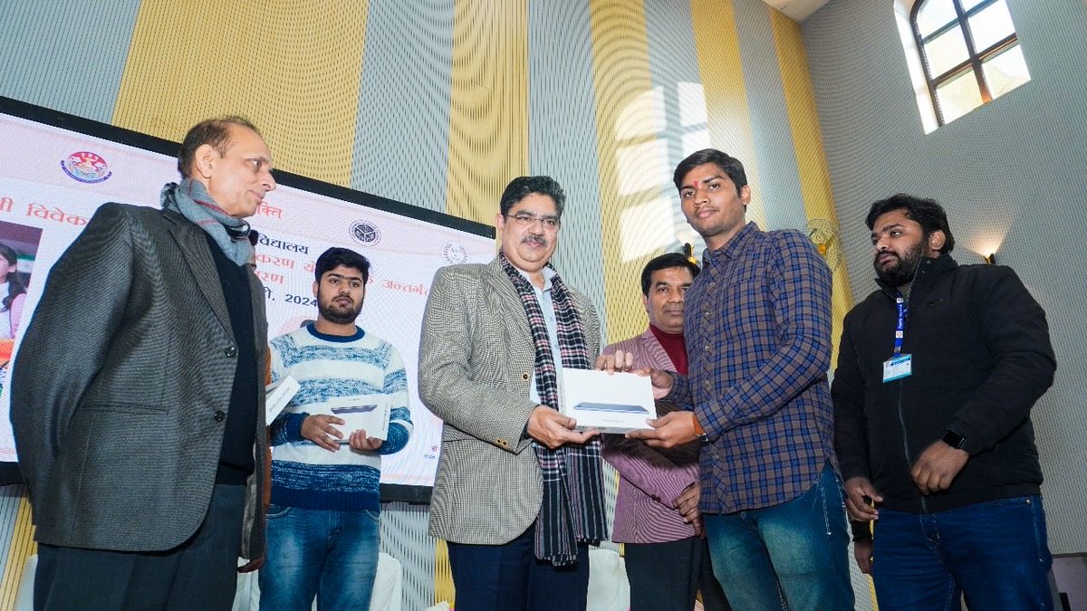 Participated in Tablet distribution to B.Tech students under DigiShakti program in the university today.