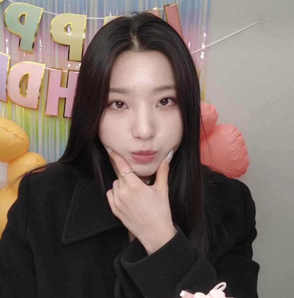psrluv's tweet photo. Hi friends did everyone have a good SAEROM DAY https://t.co/AhKTYr77qH