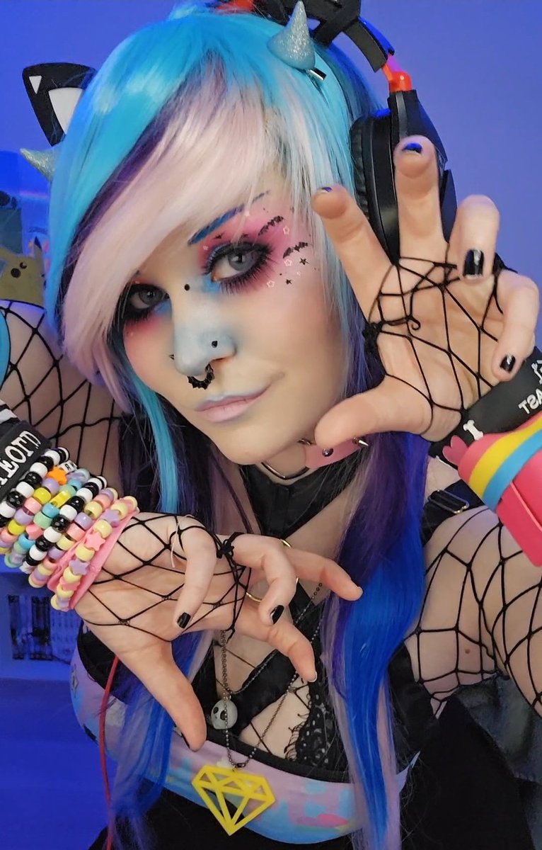 CatastropiClara's tweet photo. We back BBY!!💖 Join us live NOW!

https://t.co/WL3MPo8qku

#emo #twitchgirls #twitchstreamer #emogirl #scenequeen https://t.co/XgTfUogu32