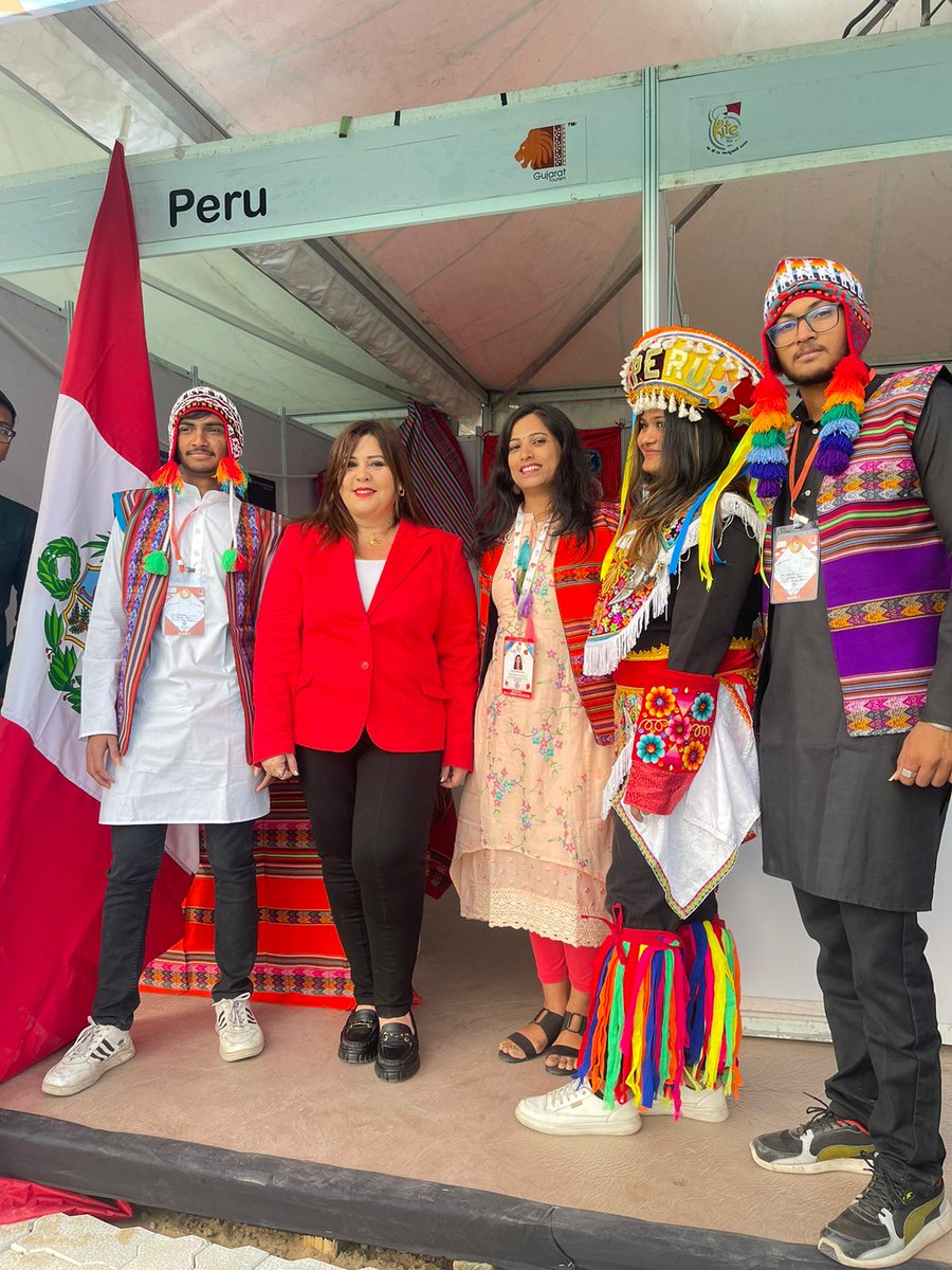 FinancialXpress's tweet photo. Hundreds of master #kitemakers, teams of pilots and contestants coming from all over the world including a team from South American nation #Peru participated in the inauguration of the Ahmedabad International Kite Festival.

Read More : https://t.co/lZRTTAs4Te  

@Huma_Siddiqui https://t.co/gJLDA2xkC4