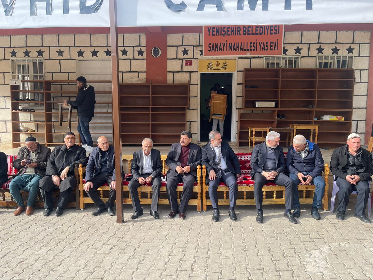 GalipEnsarioglu's tweet photo. Sanayi Mahallesi Taziye Evi’nde ERGİN ailesinin, Yukarıçakıltaş mahallesinde TİMOÇİN ailesinin taziyesine katıldık.

Merhumlara Allah’tan rahmet, yakınlarına başsağlığı diliyoruz. https://t.co/PyVWsVtClU