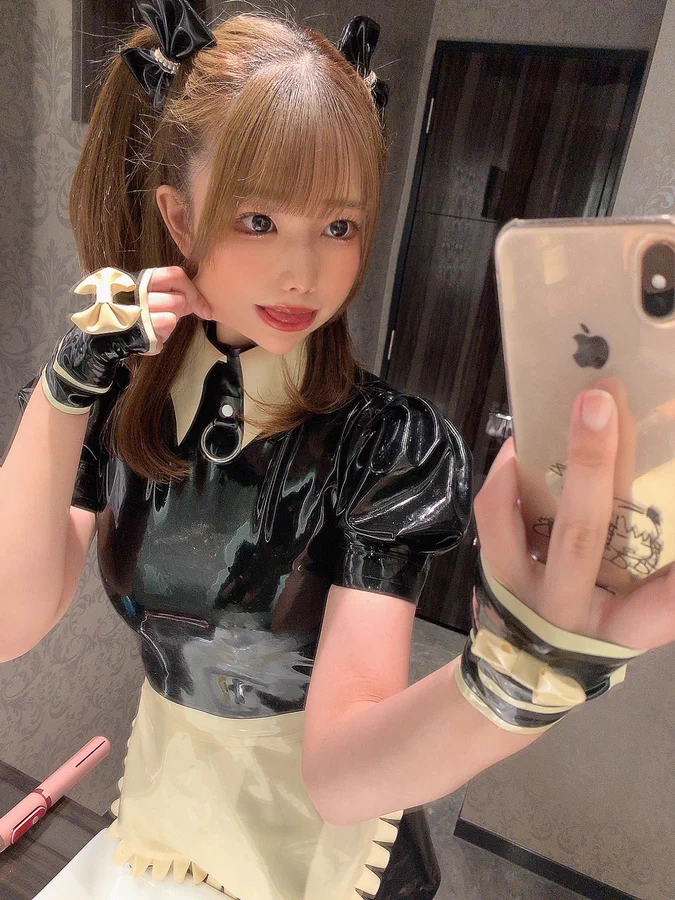 Madoka Tsukimiya,cosplay,rubber maid,selfie