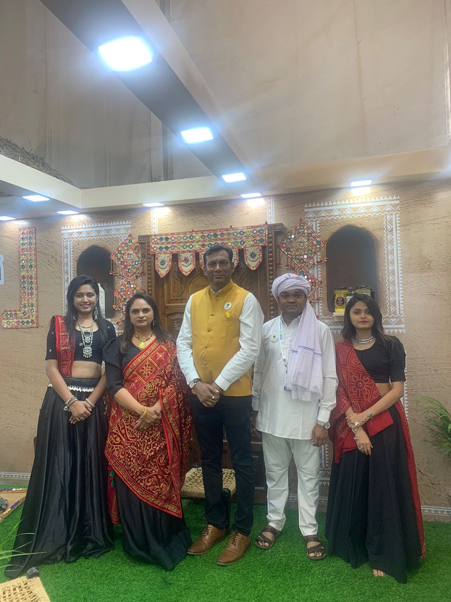 RadheDairy's tweet photo. Experience the journey of flavours of tradition at GPBS 2024, Rajkot! Elevate your cuisine with our authentic Premium Ghee. Join us for an unforgettable taste adventure!
.
#PremiumGhee #tastydishes #pureghee #exhibition2024 #vastughee #rajkot #gpbs2024 https://t.co/RkWN73AVEQ
