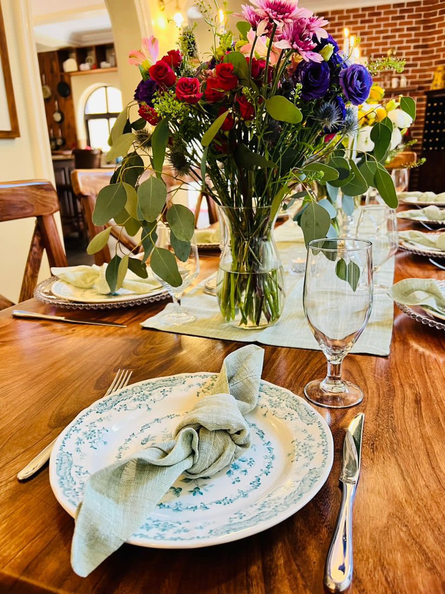 TableAffairs_Ug's tweet photo. Explore timeless style with our exquisite linen table runner and napkin set from #TableAffairs. https://t.co/GqhxpiL1JL