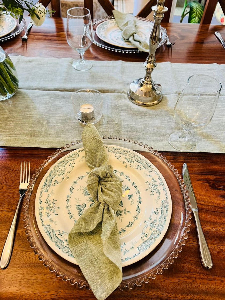 TableAffairs_Ug's tweet photo. Explore timeless style with our exquisite linen table runner and napkin set from #TableAffairs. https://t.co/GqhxpiL1JL