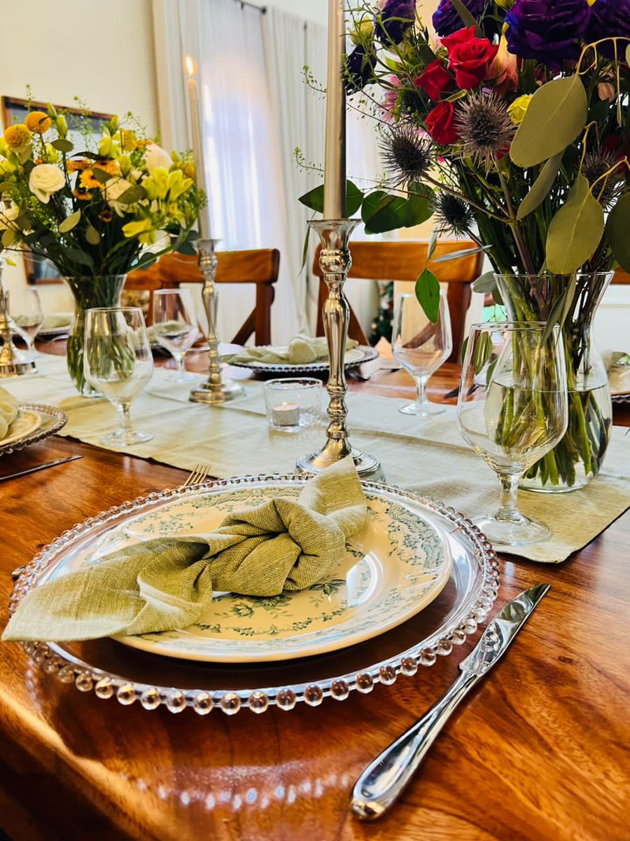 TableAffairs_Ug's tweet photo. Explore timeless style with our exquisite linen table runner and napkin set from #TableAffairs. https://t.co/GqhxpiL1JL