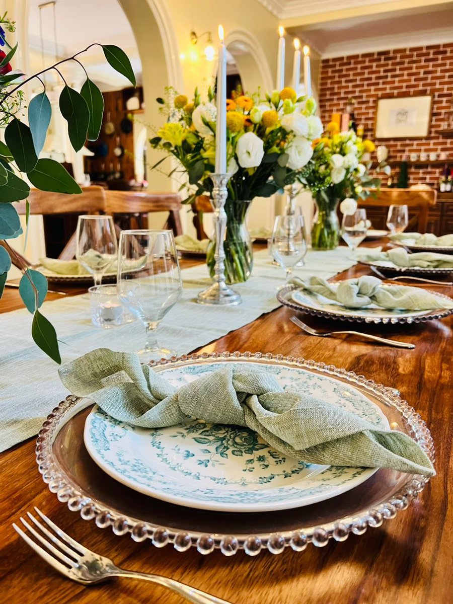 TableAffairs_Ug's tweet photo. Explore timeless style with our exquisite linen table runner and napkin set from #TableAffairs. https://t.co/GqhxpiL1JL