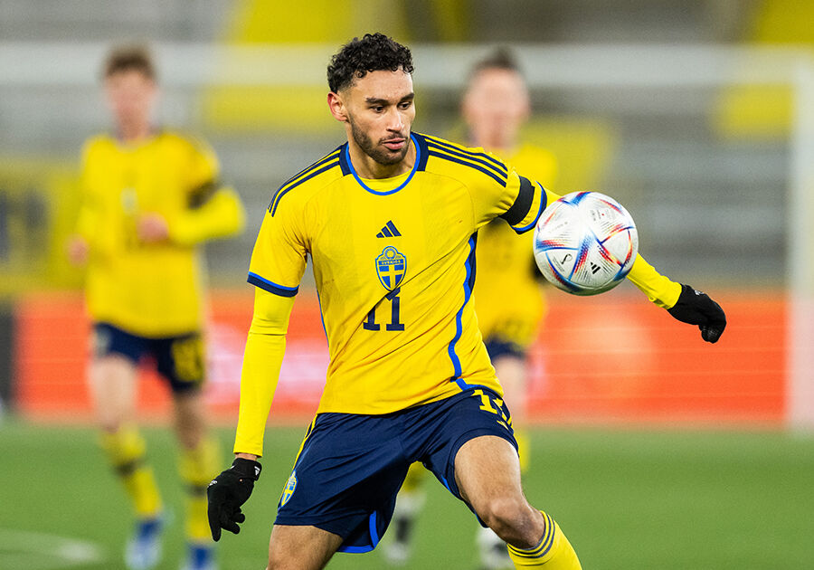 DupperMelvin's tweet photo. Joakim Persson 🇸🇪 (SP/RB/LB, '02)
Club: IK Sirius
Geboortedatum: 3-4-2001
Lengte: 186 cm
Voet: rechts
Positie: spits/rechtsbuiten/linksbuiten
Contract tot: 31 december 2026
Zéér interessante speler die zowel als spits als op de flanken uit de voeten kan. Scoort goed op zowel creatie, goals en dribbels. Dit seizoen goed voor 10 goals en 5 assists voor middenmoter IK Sirius. Wel nog een behoorlijk lang contract en zal denk ik enkele miljoenen moeten kosten. Een mooie optie voor clubs in de subtop van de Eredivisie!
#Persson #Sirius #AZ #Heerenveen #Twente #Sparta