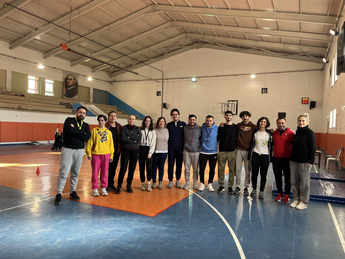 hacettepebso's tweet photo. ✨ Erasmus PhysEd Akademi Projesi kapsamında gönüllü öğrencilerimizle Öğretmenlik Uygulaması dersindeki "İmza Pedagoji" uygulamalarını ve öğrencilerimizin eylem araştırmasıyla öğretim tasarımı deneyimlerini dinlemek için bu Cuma buluşalım! https://t.co/ARjXdNl2E8
