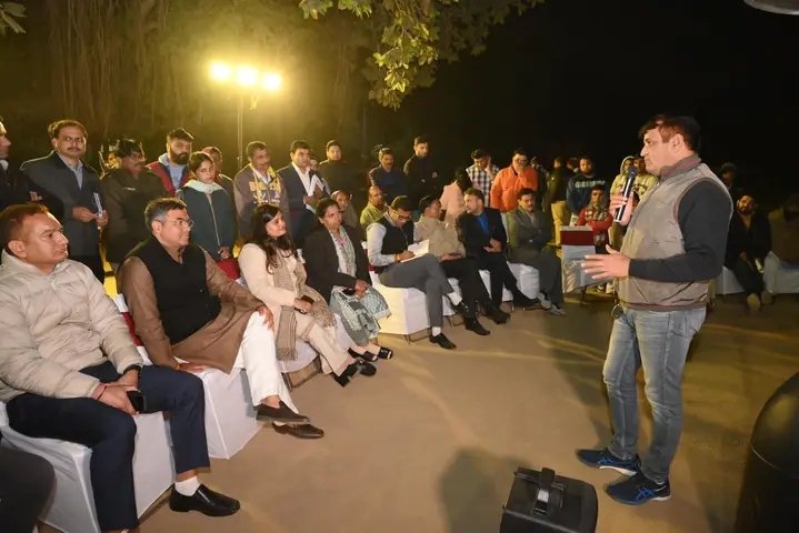 DMwestDelhi's tweet photo. Under the overall supervision of District Magistrate West, "Jan Samwad Programme" was successfully held in Baprola village under Delhi Gramodaya Abhiyan. @LtGovDelhi @iasnkumar @CMODelhi @PMOIndia @SinghKinny https://t.co/sZ1sMAVYcb