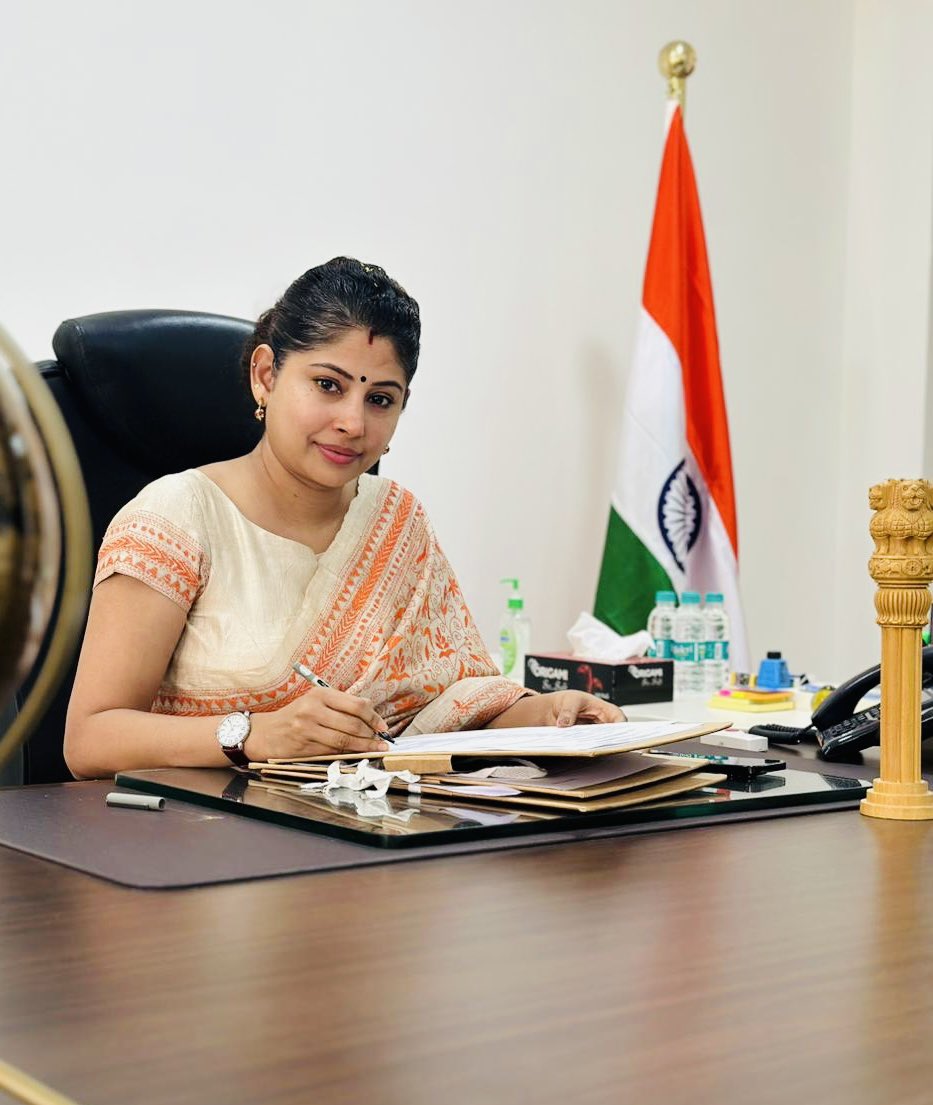 SmitaSabharwal's tweet photo. Everything becomes relevant when you put your heart into it. 
Today I took charge as Member Secretary, TS Finance Commision. My 12th assignment after a series of field postings!
Intend to make this one just as productive.
#IASworklife https://t.co/dr5Cndz04v