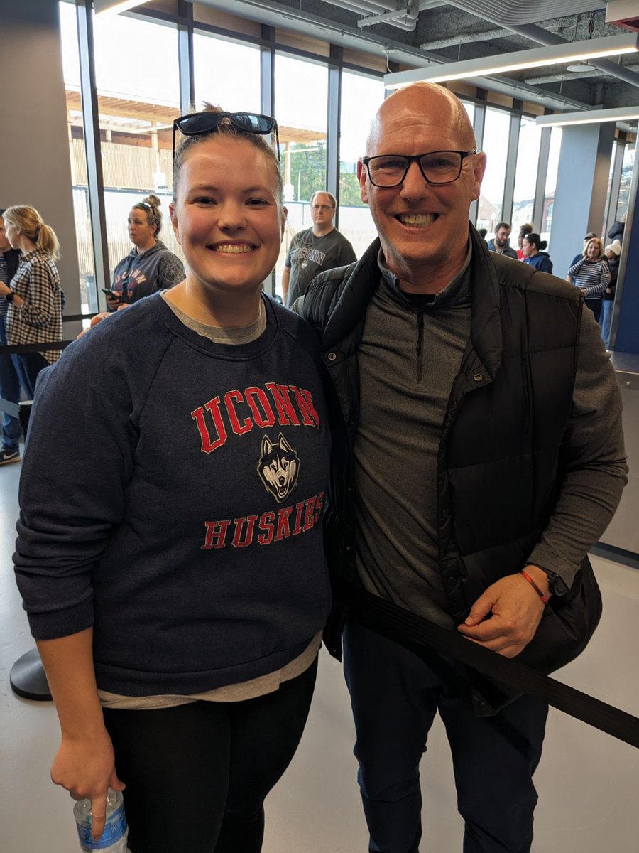 Never know who you will run into at a Uconn WBB game! Great to catch up with Dr. R and see how things are going back at Salisbury!