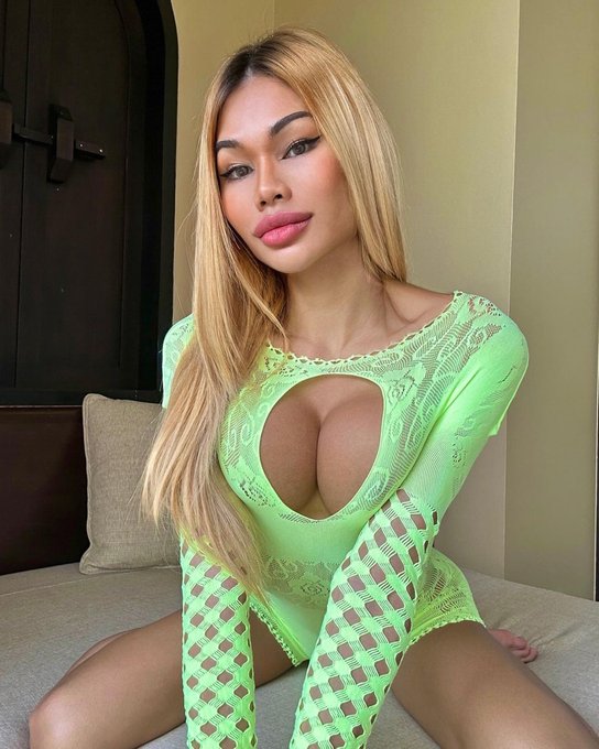 If I was your roommate, would you upgrade to fwb? 😋 https://t.co/SkvTHO5N9g