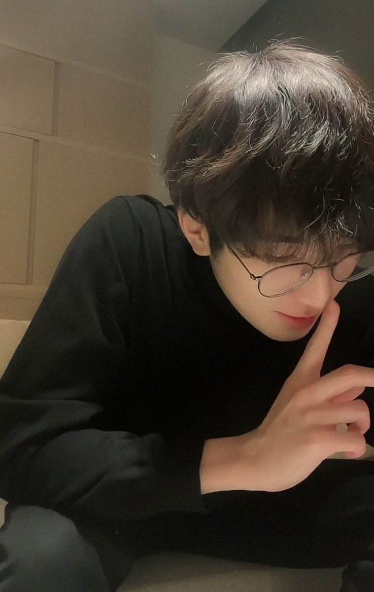 late night 

— a jww x oc 🔞 one-shot

anything can really happen at night especially when you're with your office crush, wonu.