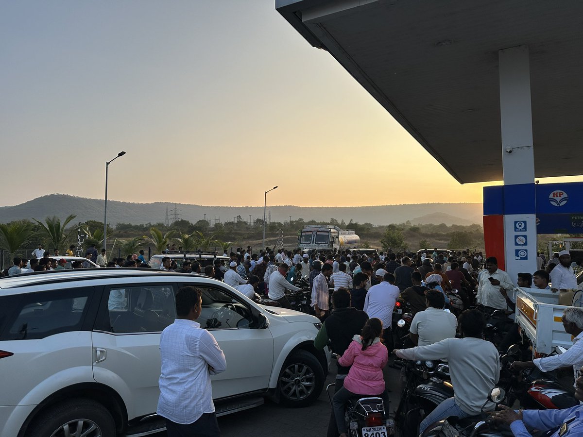 srbxe_'s tweet photo. #FuelCrisis https://t.co/G1ZRhWTGuJ