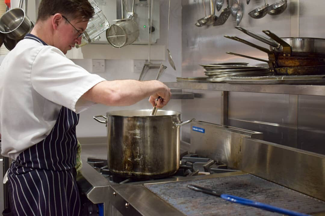 TheRealBlueSeal's tweet photo. Elevate your commercial kitchen's efficiency and productivity within a limited space!
@TailorMadeCES and the Ostrich Bristol team fitted all the essentials in the new kitchen, including the #bluesealevolution cooktop!
Get more #inspiration here: https://t.co/sgn5xWeBCl https://t.co/dHi54BIz3m