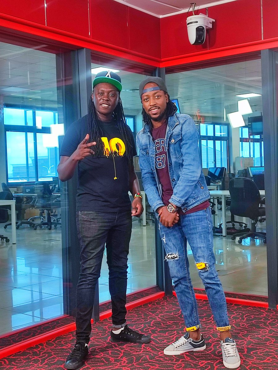 deejaypatiz's tweet photo. Hustle we Hustle Monday ndani ya @vybezradioke @deejaypatiz @ibubadman #vybeayard 🔥🔥💯 https://t.co/N7wFWjE9TH