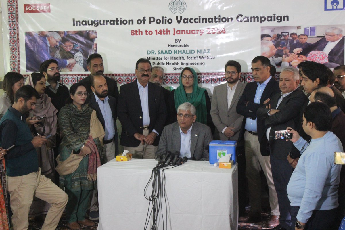 #Sindh Minister on #Health Dr Saad Khalid Nia has kicked off the Anti-Polio campaign in Sindh. The campaign will continue until 14th January. Parents, teachers and others can contact helpline 1166 for any query.