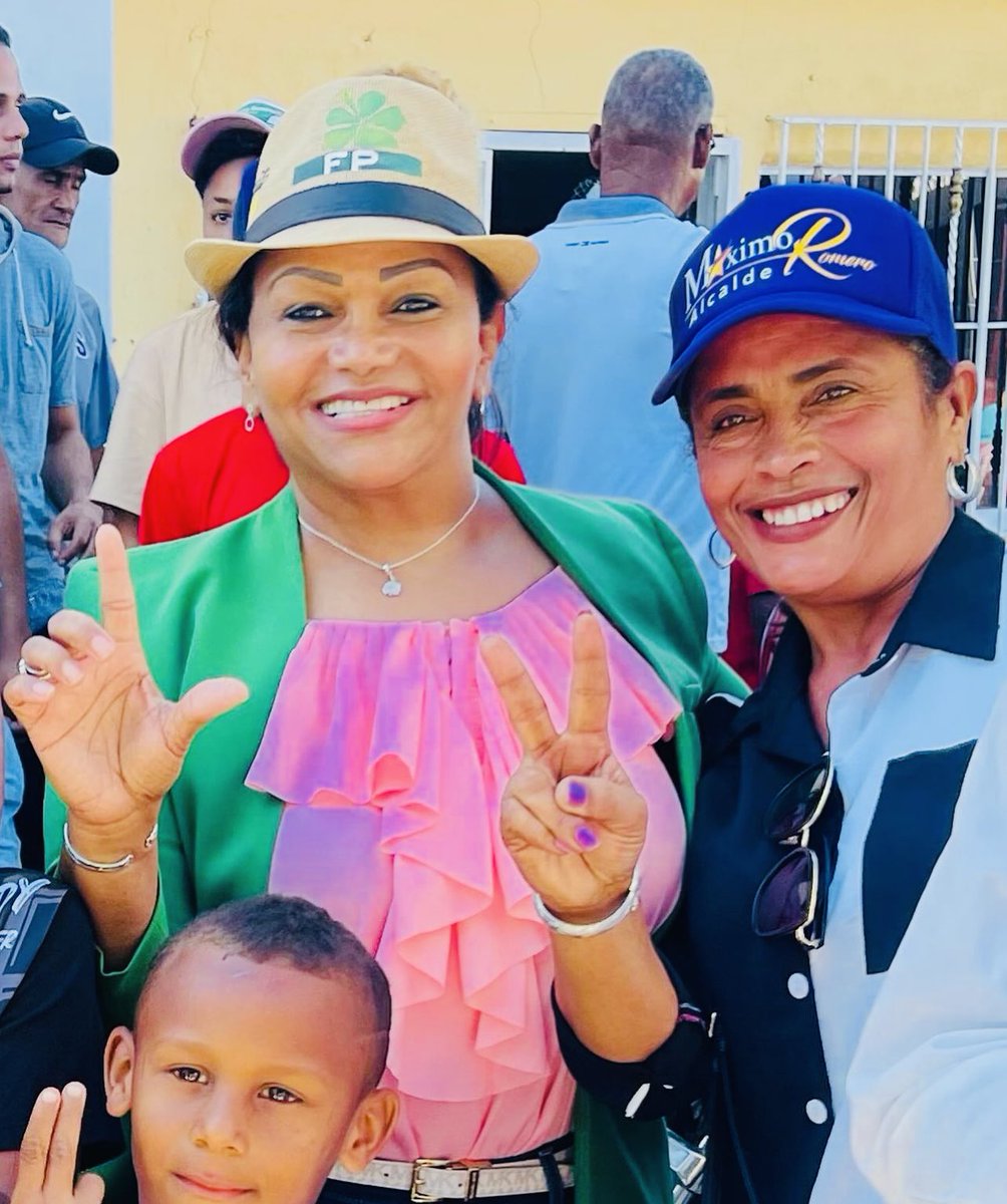 anitabritogil's tweet photo. Proclamación de el próximo alcalde por la alianza rescate RD. Maximo Romero del municipio de padre las casas AzuaRd #AnaBritoDiputada #ComprometidaConAzua #FuerzaDelPueblo #AlianzaRescataRd @LeonelFernandez Presidente24 @henry_meran @ConLeonel1 @Edhoarda22 @RamirezSiano https://t.co/7bXSZTlUx2