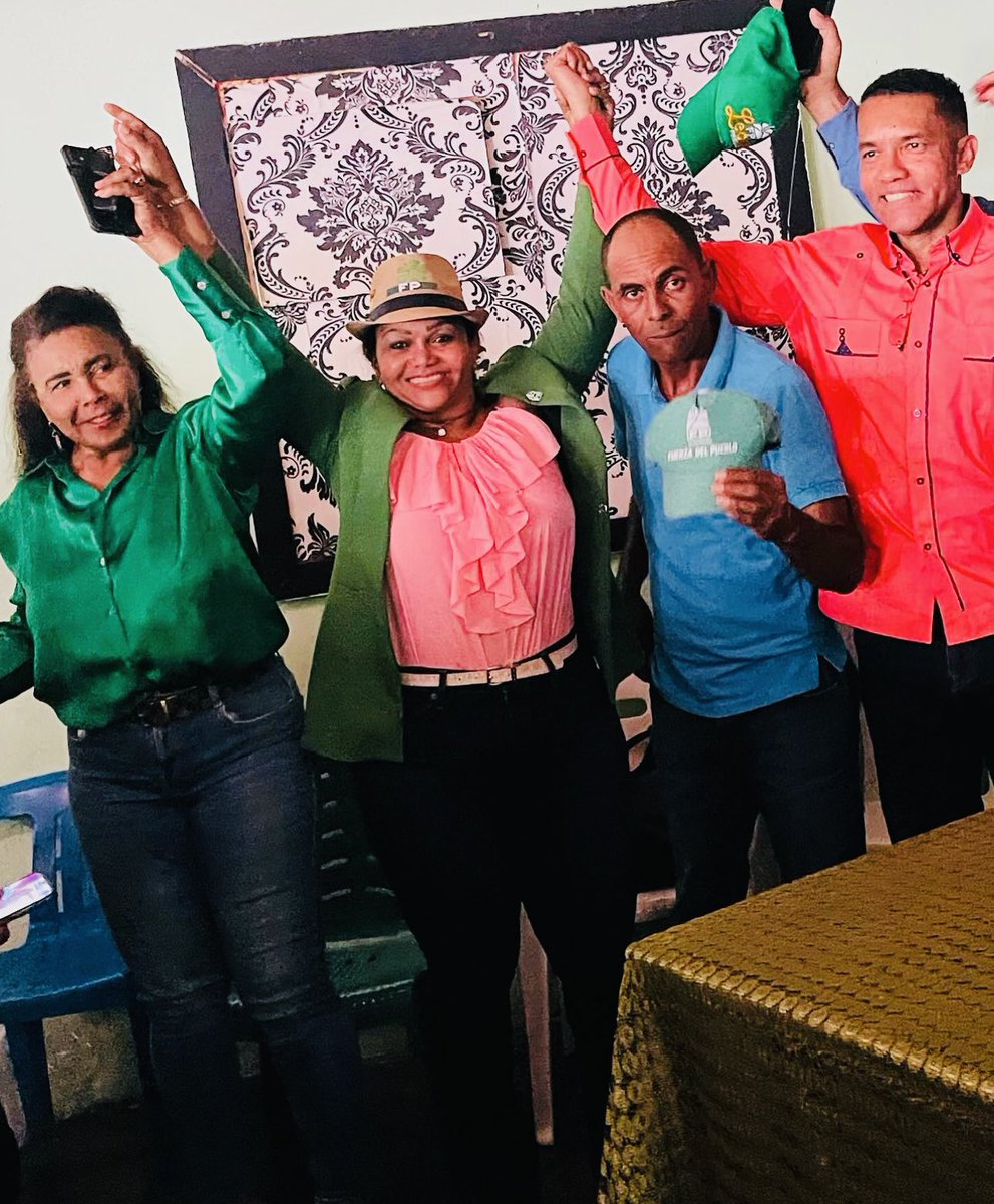 anitabritogil's tweet photo. Proclamación de el próximo alcalde por la alianza rescate RD. Maximo Romero del municipio de padre las casas AzuaRd #AnaBritoDiputada #ComprometidaConAzua #FuerzaDelPueblo #AlianzaRescataRd @LeonelFernandez Presidente24 @henry_meran @ConLeonel1 @Edhoarda22 @RamirezSiano https://t.co/7bXSZTlUx2