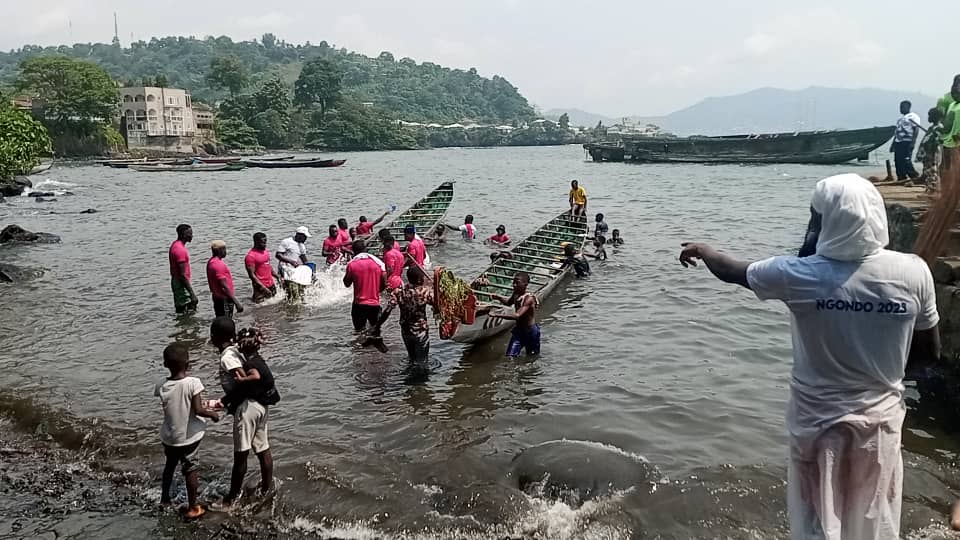 glacodcameroon's tweet photo. CANOE RACE IN WOVIA VILLAGE SPONSORED BY GLACOD CAMEROON.
@SOLZimbabw
@_ARASAcomms
 @Aidsfonds_intl
 @iasociety
 @PEPFAR
 @UNAIDS
 @znnpinfo
 @redumbrellafund
 @MoHCCZim
 @ZimswaZ
 @ZimbabweAIDSNet
 @WomenForms
 @AfricaSexWork
 @galzinf https://t.co/rxeXYHUhHu
