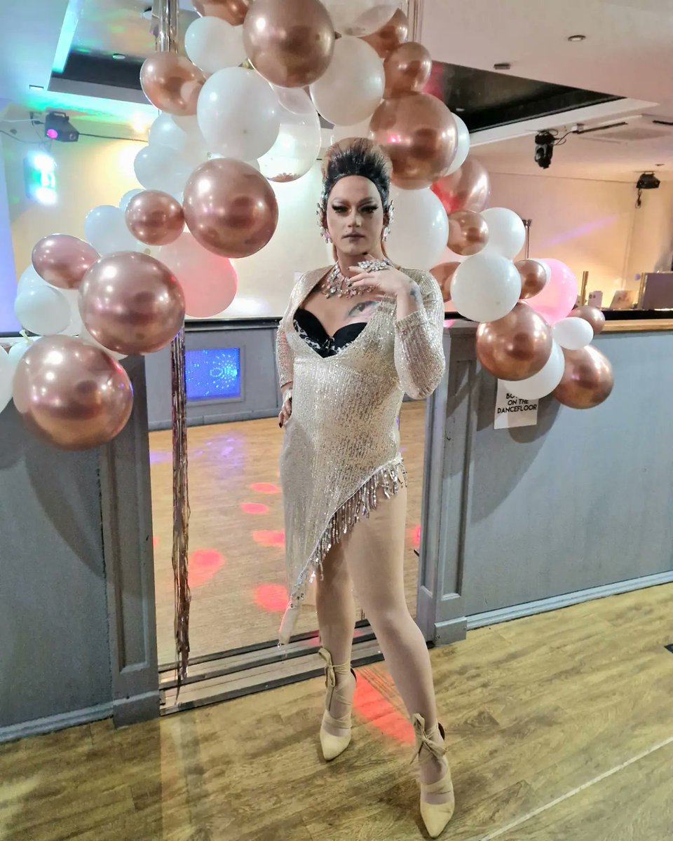 Libra_DragQueen's tweet photo. Another great night and a great start of 2024
#dragqueen  #makeup #dragqueenuk #lgbtq   #dragqueenshow #pride  #pridefashion #dragmakeup #January2024 #beautybay #fashion   #whatadrag  #DragRaceUK #bbcthree #DragRace https://t.co/CxIh0BdZOA