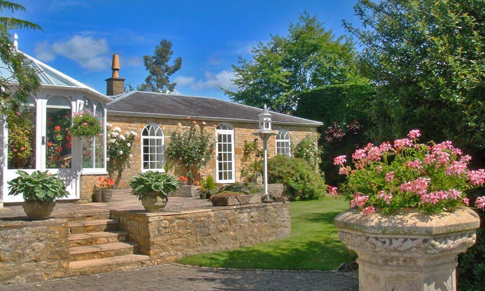 TheHolidayCots's tweet photo. 🌿 Escape to May Cottage! 🏡

📅 May coattage can be booked on a number of dates between now and the end of March. Contact the owners to find out what's left and arrange your getaway today! ☎️

🛏️ Sleeps 1-4
https://t.co/SqukngwlZV 

#MayCottage #StowOnTheWoldGetaway #Cotswolds https://t.co/k7VMjRXzTy
