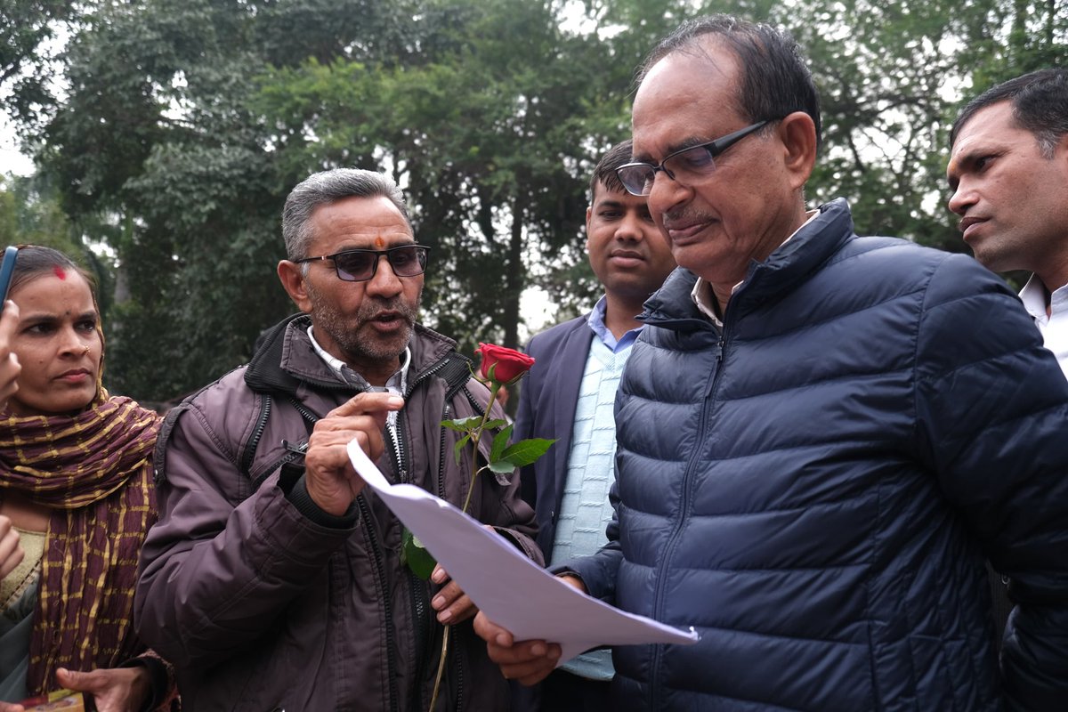 मामा का घर

सदा साथ रहने का संकल्प 
जीवन भर जन सेवा का संकल्प