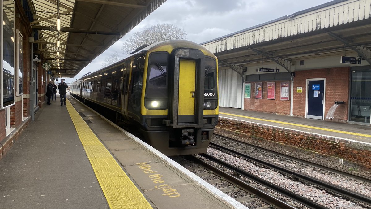 swtransport_'s tweet image. I hear 444040 &amp;amp; 450111 are working together. So i'm off to Woking to grab a photo!

A solo 159006 takes me the short distance