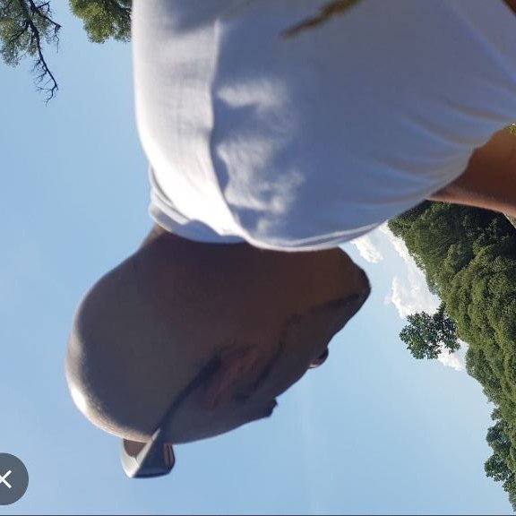 Les agriculteurs retournent les panneaux de villages en signe de désarroi.
Les tragédies se préparent inexorablement.
Mettons les préjugés de côté et donnons leur de la force en manifestant notre soutien .
Ils retournent les panneaux, je retourne ma photo.